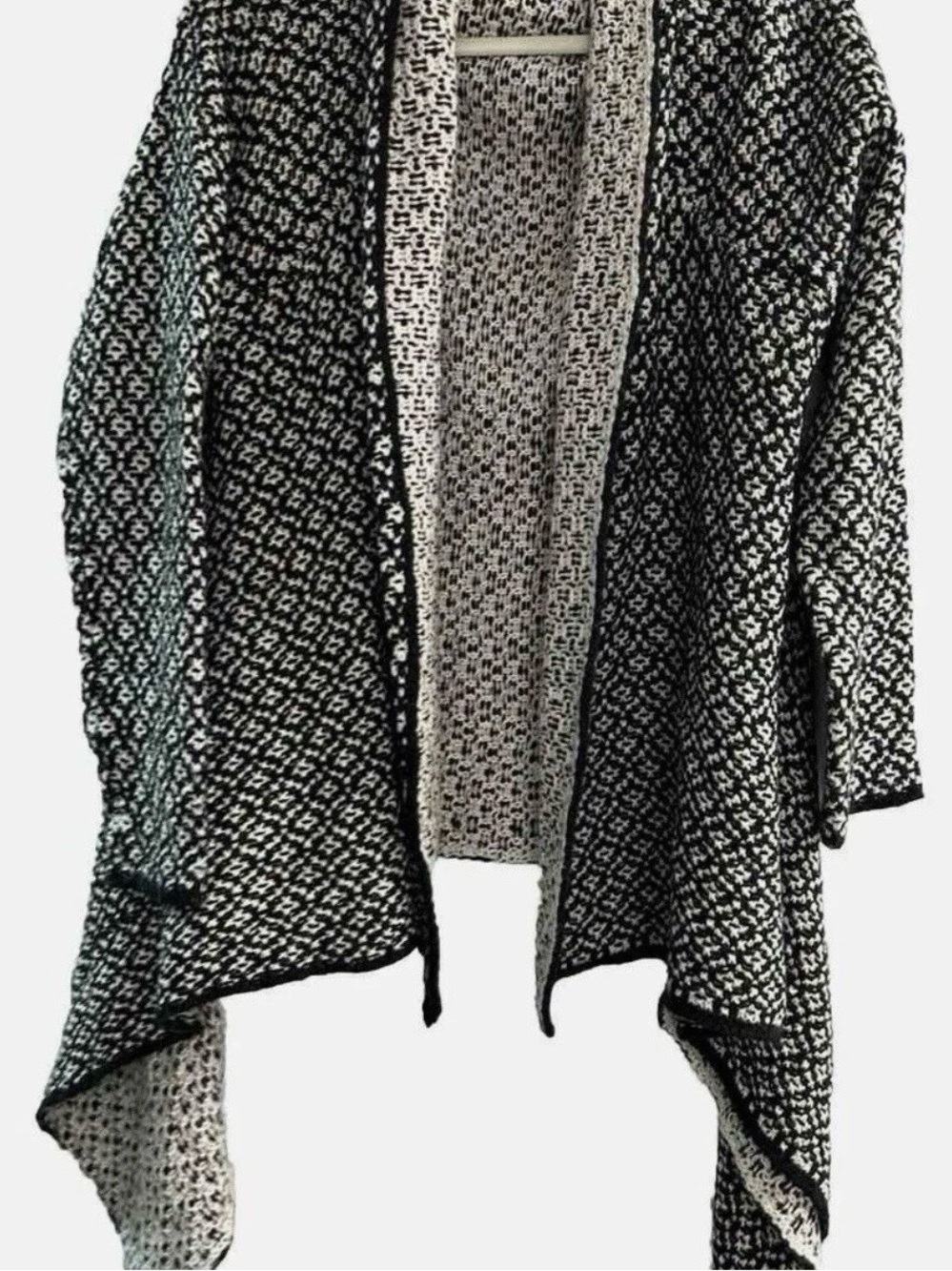 Women’s Fylo Black And White Cardigan Size XXL 2XL